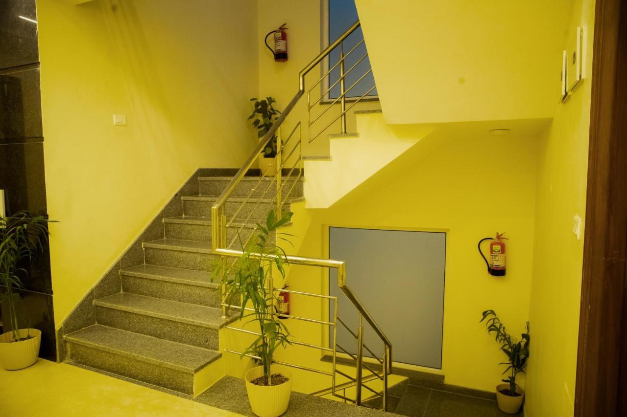 Lime Tree Luxury Studio - Service Apartment Near Artemis Hospital ,Gurgaon Esterno foto